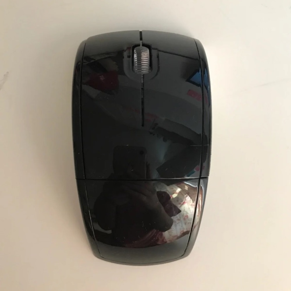 Portable wireless mouse